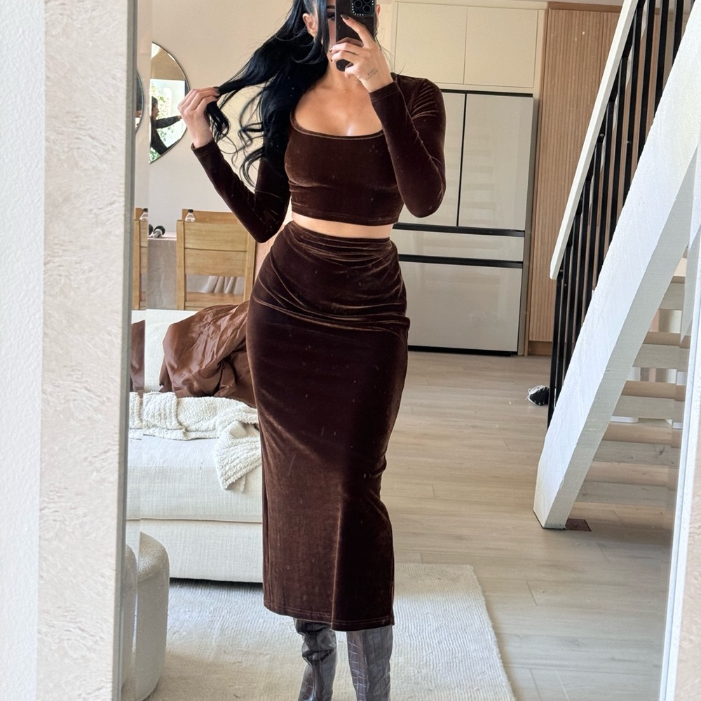 House of Harlow brown velvet set